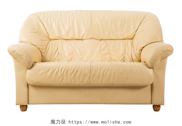 白色背景前一个黄色的真皮沙发沙发，真皮沙发前视图白色孤立